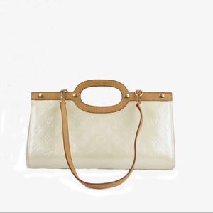 Vernis Roxbury Drive White Bag.